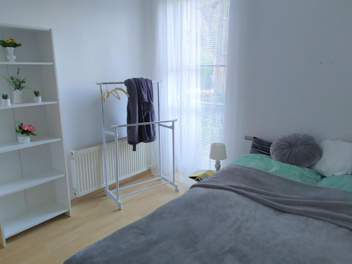 Ubytovanie Pod Cervenym Kamenom Male Karpaty Pila  Eksteriør bilde